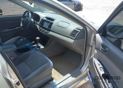 2005 Toyota Camry Le z USA, uszkodzony, nr VIN 4T1BE32KX5U402999